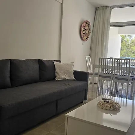 شقة Local لارنكا